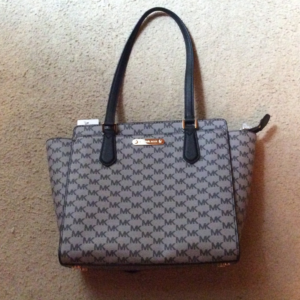 Michael Kors Dee Dee Medium Tote